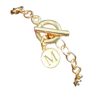 ⭐3/$10⭐bite & pout toggle Bracelet